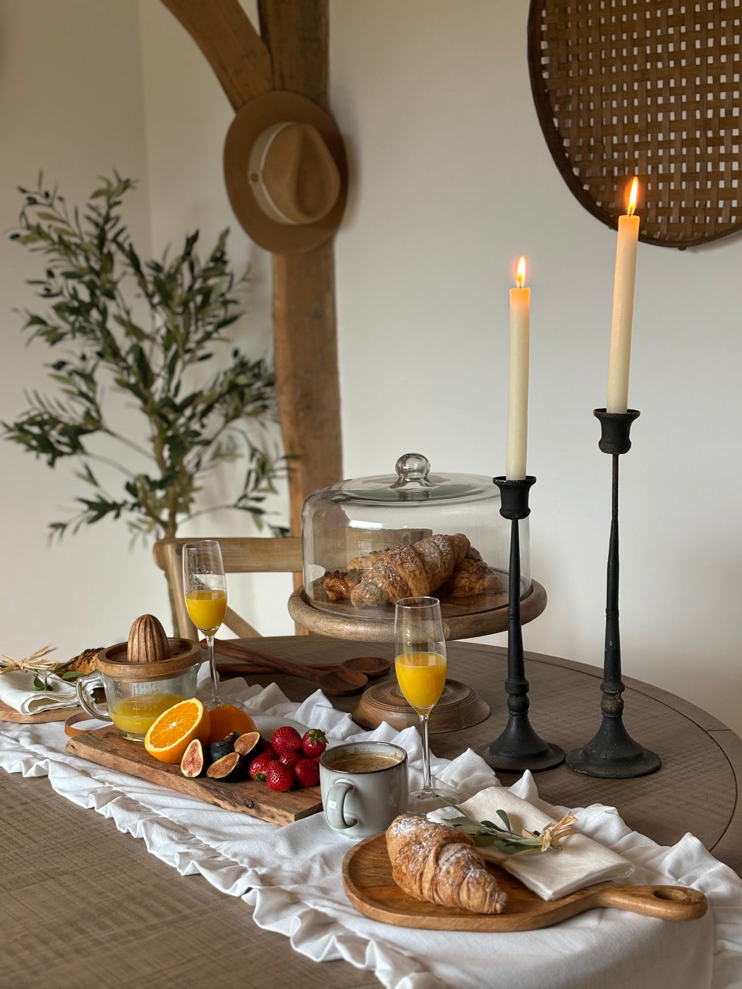Vancouver Round Extending Dining Table